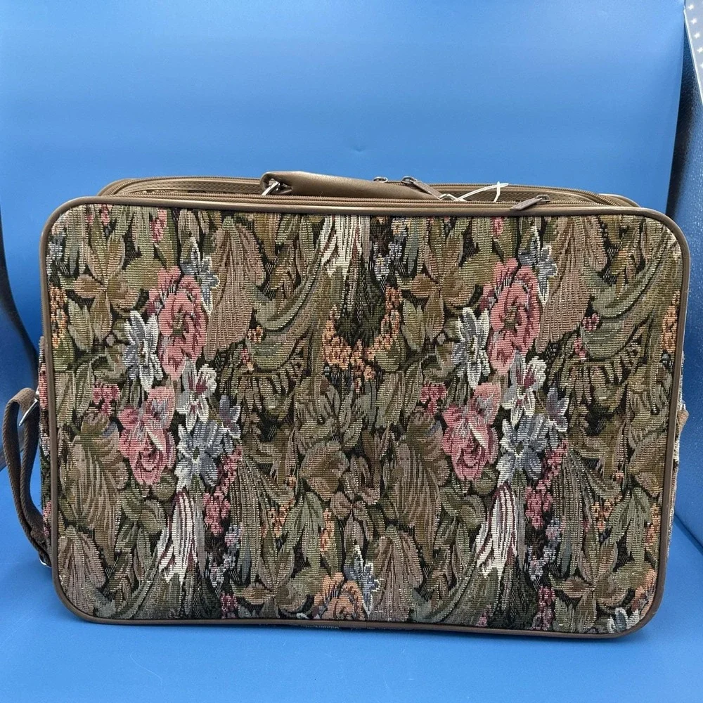 Vintage Jordache Tapestry Suitcase Luggage Traveling Floral Case Has Lock & Key
